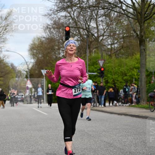 12.04.2026 - 45. Internationalen Wilhelmsburger Insellauf J. Mangold http://msf.ph/oto/9518993 12.04.2026 13:26:29 Ziel 4881, 4049, 4411, 5206, 2360, 5245, 2933, 2359, 4124, 2980, 3640, 2721, 3756, 3755, 2968 meine-sportfotos.de