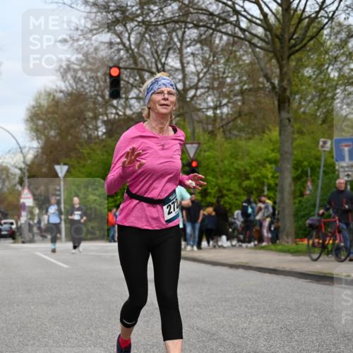 12.04.2026 - 45. Internationalen Wilhelmsburger Insellauf J. Mangold http://msf.ph/oto/9518997 12.04.2026 13:26:30 Ziel 4049, 4411, 5206, 2360, 5245, 2933, 2359, 4124, 2980, 3640, 2721, 3756, 3755, 2968 meine-sportfotos.de