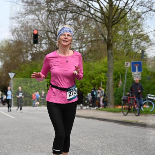 12.04.2026 - 45. Internationalen Wilhelmsburger Insellauf J. Mangold http://msf.ph/oto/9519000 12.04.2026 13:26:30 Ziel 4049, 4411, 5206, 2360, 5245, 2933, 2359, 4124, 2980, 3640, 2721, 3756, 3755, 2968 meine-sportfotos.de