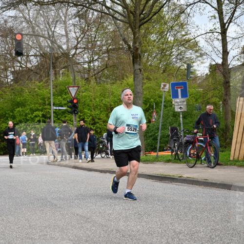 12.04.2026 - 45. Internationalen Wilhelmsburger Insellauf J. Mangold http://msf.ph/oto/9519004 12.04.2026 13:26:31 Ziel 4049, 4411, 5206, 2360, 5245, 2933, 2359, 4124, 2980, 3640, 2721, 2721, 3756, 3755, 2968, 2306 meine-sportfotos.de