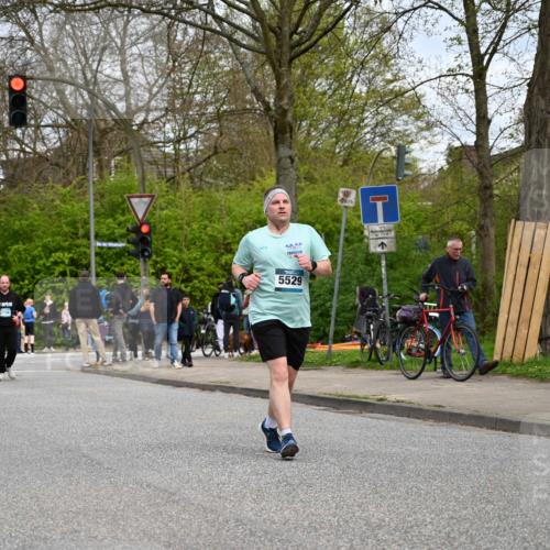 12.04.2026 - 45. Internationalen Wilhelmsburger Insellauf J. Mangold http://msf.ph/oto/9519006 12.04.2026 13:26:32 Ziel 4411, 5206, 2360, 5245, 2933, 2359, 4124, 2980, 3640, 2721, 3756, 3755, 3756, 3755, 2968, 2306 meine-sportfotos.de