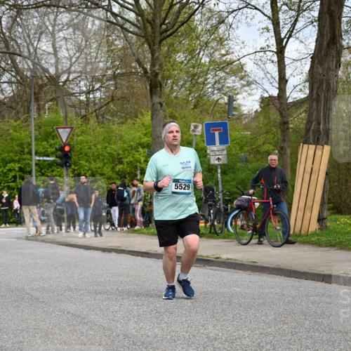 12.04.2026 - 45. Internationalen Wilhelmsburger Insellauf J. Mangold http://msf.ph/oto/9519009 12.04.2026 13:26:32 Ziel 4411, 5206, 2360, 5245, 2933, 2359, 4124, 2980, 3640, 2721, 3756, 3755, 3756, 3755, 2968, 2306 meine-sportfotos.de