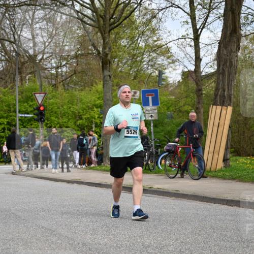 12.04.2026 - 45. Internationalen Wilhelmsburger Insellauf J. Mangold http://msf.ph/oto/9519010 12.04.2026 13:26:32 Ziel 4411, 5206, 2360, 5245, 2933, 2359, 4124, 2980, 3640, 2721, 3756, 3755, 3756, 3755, 2968, 2306 meine-sportfotos.de