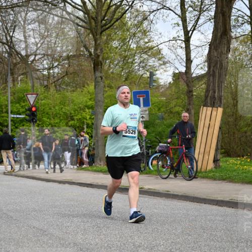 12.04.2026 - 45. Internationalen Wilhelmsburger Insellauf J. Mangold http://msf.ph/oto/9519011 12.04.2026 13:26:32 Ziel 4411, 5206, 2360, 5245, 2933, 2359, 4124, 2980, 3640, 2721, 3756, 3755, 3756, 3755, 2968, 2306 meine-sportfotos.de