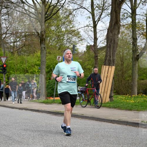 12.04.2026 - 45. Internationalen Wilhelmsburger Insellauf J. Mangold http://msf.ph/oto/9519014 12.04.2026 13:26:32 Ziel 4411, 5206, 2360, 5245, 2933, 2359, 4124, 2980, 3640, 2721, 3756, 3755, 3756, 3755, 2968, 2306 meine-sportfotos.de