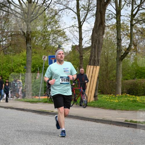 12.04.2026 - 45. Internationalen Wilhelmsburger Insellauf J. Mangold http://msf.ph/oto/9519016 12.04.2026 13:26:32 Ziel 4411, 5206, 2360, 5245, 2933, 2359, 4124, 2980, 3640, 2721, 3756, 3755, 3756, 3755, 2968, 2306 meine-sportfotos.de