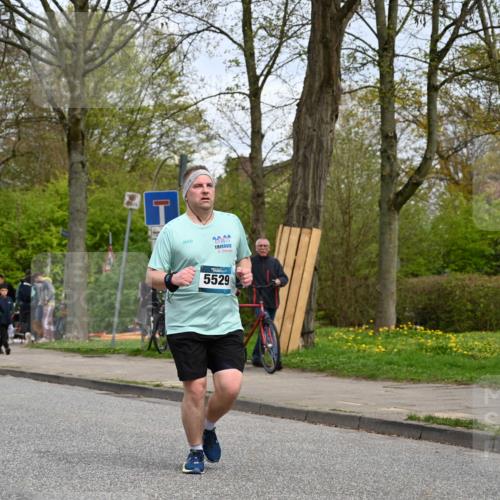 12.04.2026 - 45. Internationalen Wilhelmsburger Insellauf J. Mangold http://msf.ph/oto/9519017 12.04.2026 13:26:33 Ziel 4411, 5206, 2360, 5245, 2933, 2359, 4124, 2980, 3640, 2721, 3756, 3755, 2968, 2306 meine-sportfotos.de