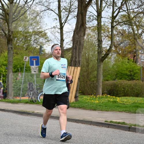 12.04.2026 - 45. Internationalen Wilhelmsburger Insellauf J. Mangold http://msf.ph/oto/9519019 12.04.2026 13:26:33 Ziel 4411, 5206, 2360, 5245, 2933, 2359, 4124, 2980, 3640, 2721, 3756, 3755, 2968, 2306 meine-sportfotos.de