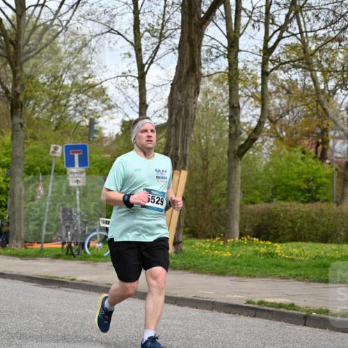 12.04.2026 - 45. Internationalen Wilhelmsburger Insellauf J. Mangold http://msf.ph/oto/9519020 12.04.2026 13:26:33 Ziel 4411, 5206, 2360, 5245, 2933, 2359, 4124, 2980, 3640, 2721, 3756, 3755, 2968, 2306 meine-sportfotos.de