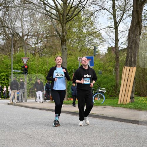 12.04.2026 - 45. Internationalen Wilhelmsburger Insellauf J. Mangold http://msf.ph/oto/9519021 12.04.2026 13:26:38 Ziel 4411, 5206, 2360, 5245, 2933, 2359, 4124, 2980, 3640, 2721, 3756, 3755, 2968, 2306, 2969, 3888 meine-sportfotos.de