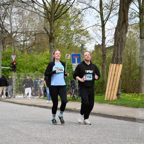 12.04.2026 - 45. Internationalen Wilhelmsburger Insellauf J. Mangold http://msf.ph/oto/9519025 12.04.2026 13:26:38 Ziel 4411, 5206, 2360, 5245, 2933, 2359, 4124, 2980, 3640, 2721, 3756, 3755, 2968, 2306, 2969, 3888 meine-sportfotos.de