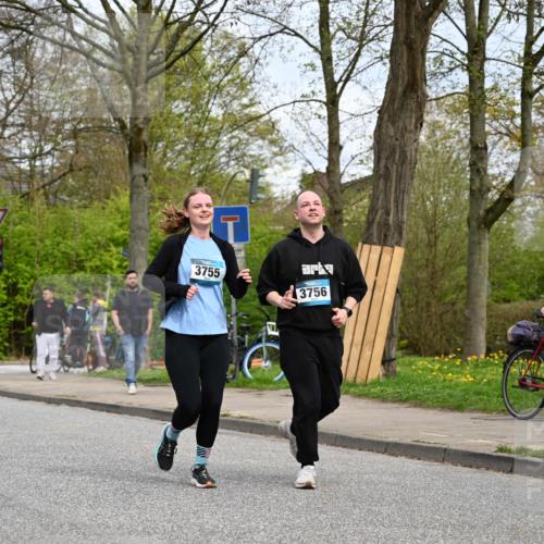 12.04.2026 - 45. Internationalen Wilhelmsburger Insellauf J. Mangold http://msf.ph/oto/9519028 12.04.2026 13:26:38 Ziel 4411, 5206, 2360, 5245, 2933, 2359, 4124, 2980, 3640, 2721, 3756, 3755, 2968, 2306, 2969, 3888 meine-sportfotos.de