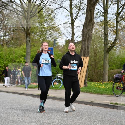 12.04.2026 - 45. Internationalen Wilhelmsburger Insellauf J. Mangold http://msf.ph/oto/9519029 12.04.2026 13:26:38 Ziel 4411, 5206, 2360, 5245, 2933, 2359, 4124, 2980, 3640, 2721, 3756, 3755, 2968, 2306, 2969, 3888 meine-sportfotos.de