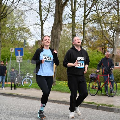 12.04.2026 - 45. Internationalen Wilhelmsburger Insellauf J. Mangold http://msf.ph/oto/9519037 12.04.2026 13:26:39 Ziel 4411, 5206, 2360, 5245, 2933, 2359, 4124, 2980, 3640, 2721, 3756, 3755, 2968, 2306, 2969, 3888, 3960, 3955 meine-sportfotos.de