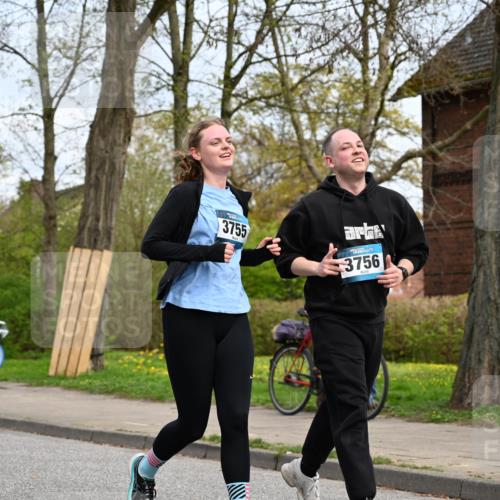 12.04.2026 - 45. Internationalen Wilhelmsburger Insellauf J. Mangold http://msf.ph/oto/9519043 12.04.2026 13:26:39 Ziel 4411, 5206, 2360, 5245, 2933, 2359, 4124, 2980, 3640, 2721, 3756, 3755, 2968, 2306, 2969, 3888, 3960, 3955 meine-sportfotos.de