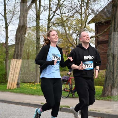 12.04.2026 - 45. Internationalen Wilhelmsburger Insellauf J. Mangold http://msf.ph/oto/9519044 12.04.2026 13:26:40 Ziel 5206, 2360, 5245, 2933, 2359, 4124, 2980, 3640, 2721, 3756, 3755, 2968, 2306, 2969, 3888, 3960, 3955 meine-sportfotos.de