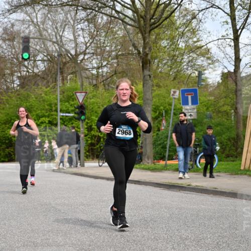 12.04.2026 - 45. Internationalen Wilhelmsburger Insellauf J. Mangold http://msf.ph/oto/9519053 12.04.2026 13:26:42 Ziel 5206, 2360, 5245, 2933, 2359, 4124, 2980, 3640, 2721, 3756, 3755, 2968, 2306, 2969, 3888, 3960, 3955 meine-sportfotos.de