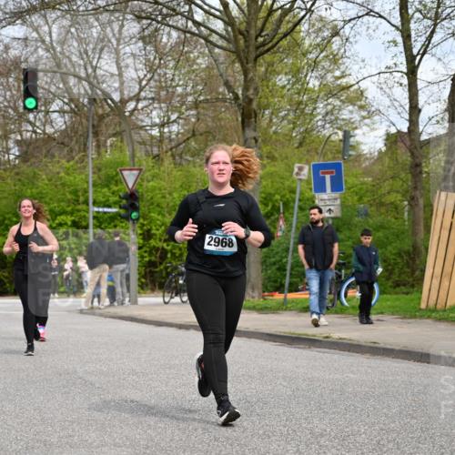 12.04.2026 - 45. Internationalen Wilhelmsburger Insellauf J. Mangold http://msf.ph/oto/9519054 12.04.2026 13:26:42 Ziel 5206, 2360, 5245, 2933, 2359, 4124, 2980, 3640, 2721, 3756, 3755, 2968, 2306, 2969, 3888, 3960, 3955 meine-sportfotos.de