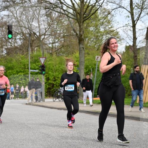 12.04.2026 - 45. Internationalen Wilhelmsburger Insellauf J. Mangold http://msf.ph/oto/9519064 12.04.2026 13:26:45 Ziel 4124, 2980, 3640, 2721, 3756, 3755, 2968, 2306, 2969, 3888, 3960, 3955, 4900 meine-sportfotos.de