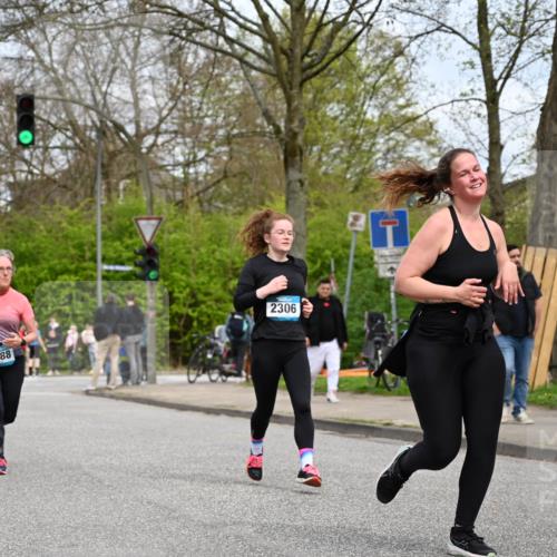 12.04.2026 - 45. Internationalen Wilhelmsburger Insellauf J. Mangold http://msf.ph/oto/9519066 12.04.2026 13:26:45 Ziel 4124, 2980, 3640, 2721, 3756, 3755, 2968, 2306, 2969, 3888, 3960, 3955, 4900 meine-sportfotos.de