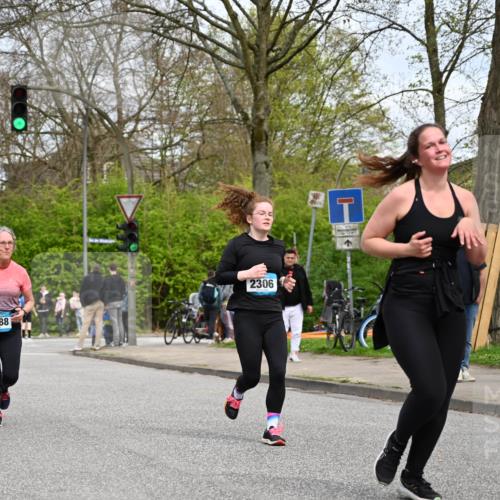 12.04.2026 - 45. Internationalen Wilhelmsburger Insellauf J. Mangold http://msf.ph/oto/9519067 12.04.2026 13:26:45 Ziel 4124, 2980, 3640, 2721, 3756, 3755, 2968, 2306, 2969, 3888, 3960, 3955, 4900 meine-sportfotos.de