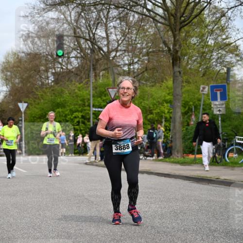 12.04.2026 - 45. Internationalen Wilhelmsburger Insellauf J. Mangold http://msf.ph/oto/9519080 12.04.2026 13:26:47 Ziel 2980, 3640, 2721, 3756, 3755, 2968, 2306, 2969, 3888, 3888, 3960, 3955, 4900 meine-sportfotos.de