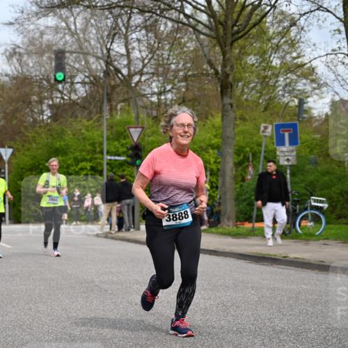 12.04.2026 - 45. Internationalen Wilhelmsburger Insellauf J. Mangold http://msf.ph/oto/9519083 12.04.2026 13:26:47 Ziel 2980, 3640, 2721, 3756, 3755, 2968, 2306, 2969, 3888, 3888, 3960, 3955, 4900 meine-sportfotos.de