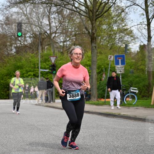 12.04.2026 - 45. Internationalen Wilhelmsburger Insellauf J. Mangold http://msf.ph/oto/9519084 12.04.2026 13:26:47 Ziel 2980, 3640, 2721, 3756, 3755, 2968, 2306, 2969, 3888, 3888, 3960, 3955, 4900 meine-sportfotos.de