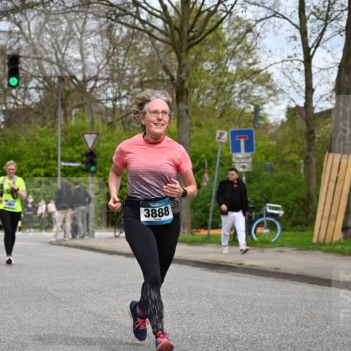 12.04.2026 - 45. Internationalen Wilhelmsburger Insellauf J. Mangold http://msf.ph/oto/9519086 12.04.2026 13:26:47 Ziel 2980, 3640, 2721, 3756, 3755, 2968, 2306, 2969, 3888, 3888, 3960, 3955, 4900 meine-sportfotos.de