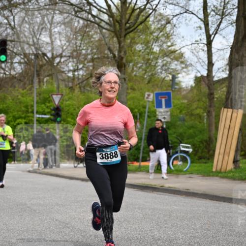 12.04.2026 - 45. Internationalen Wilhelmsburger Insellauf J. Mangold http://msf.ph/oto/9519087 12.04.2026 13:26:47 Ziel 2980, 3640, 2721, 3756, 3755, 2968, 2306, 2969, 3888, 3888, 3960, 3955, 4900 meine-sportfotos.de
