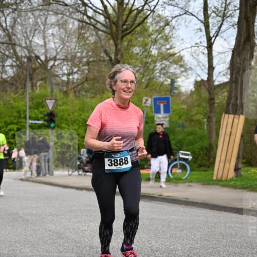 12.04.2026 - 45. Internationalen Wilhelmsburger Insellauf J. Mangold http://msf.ph/oto/9519089 12.04.2026 13:26:47 Ziel 2980, 3640, 2721, 3756, 3755, 2968, 2306, 2969, 3888, 3888, 3960, 3955, 4900 meine-sportfotos.de