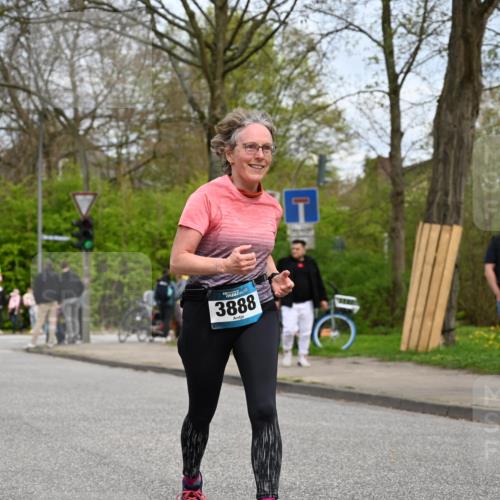 12.04.2026 - 45. Internationalen Wilhelmsburger Insellauf J. Mangold http://msf.ph/oto/9519090 12.04.2026 13:26:47 Ziel 2980, 3640, 2721, 3756, 3755, 2968, 2306, 2969, 3888, 3888, 3960, 3955, 4900 meine-sportfotos.de