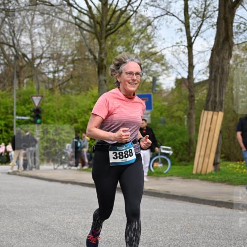 12.04.2026 - 45. Internationalen Wilhelmsburger Insellauf J. Mangold http://msf.ph/oto/9519091 12.04.2026 13:26:47 Ziel 2980, 3640, 2721, 3756, 3755, 2968, 2306, 2969, 3888, 3888, 3960, 3955, 4900 meine-sportfotos.de