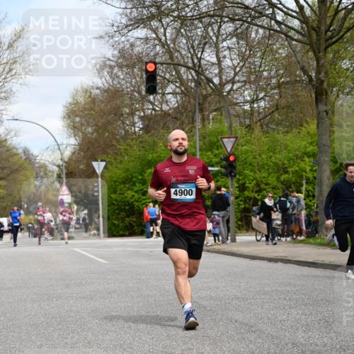 12.04.2026 - 45. Internationalen Wilhelmsburger Insellauf J. Mangold http://msf.ph/oto/9519093 12.04.2026 13:26:59 Ziel 2721, 3756, 3755, 2968, 2306, 2969, 3888, 3888, 3960, 3955, 4900, 2944, 2945, 5222, 3215 meine-sportfotos.de