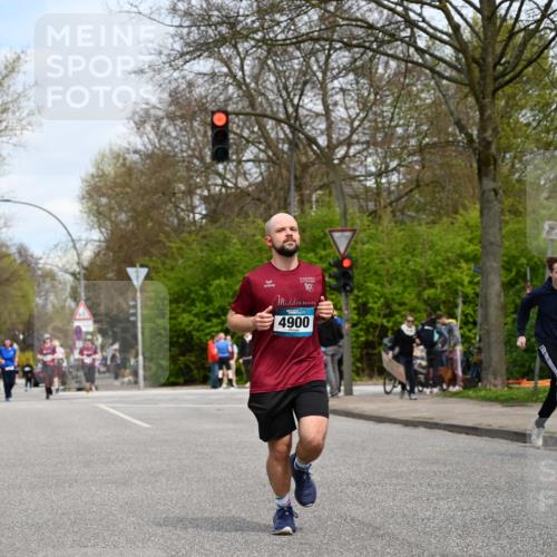 12.04.2026 - 45. Internationalen Wilhelmsburger Insellauf J. Mangold http://msf.ph/oto/9519095 12.04.2026 13:26:59 Ziel 2721, 3756, 3755, 2968, 2306, 2969, 3888, 3888, 3960, 3955, 4900, 2944, 2945, 5222, 3215 meine-sportfotos.de