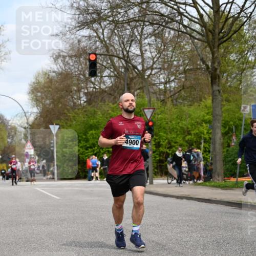 12.04.2026 - 45. Internationalen Wilhelmsburger Insellauf J. Mangold http://msf.ph/oto/9519096 12.04.2026 13:26:59 Ziel 2721, 3756, 3755, 2968, 2306, 2969, 3888, 3888, 3960, 3955, 4900, 2944, 2945, 5222, 3215 meine-sportfotos.de