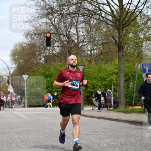 12.04.2026 - 45. Internationalen Wilhelmsburger Insellauf J. Mangold http://msf.ph/oto/9519097 12.04.2026 13:26:59 Ziel 2721, 3756, 3755, 2968, 2306, 2969, 3888, 3888, 3960, 3955, 4900, 2944, 2945, 5222, 3215 meine-sportfotos.de
