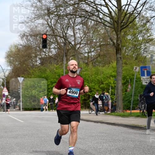 12.04.2026 - 45. Internationalen Wilhelmsburger Insellauf J. Mangold http://msf.ph/oto/9519098 12.04.2026 13:27:00 Ziel 2721, 3756, 3755, 2968, 2306, 2969, 3888, 3960, 3955, 4900, 2944, 2945, 5222, 3215 meine-sportfotos.de