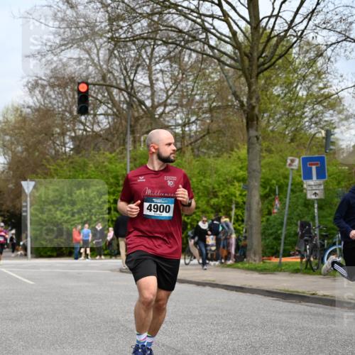 12.04.2026 - 45. Internationalen Wilhelmsburger Insellauf J. Mangold http://msf.ph/oto/9519100 12.04.2026 13:27:00 Ziel 2721, 3756, 3755, 2968, 2306, 2969, 3888, 3960, 3955, 4900, 2944, 2945, 5222, 3215 meine-sportfotos.de