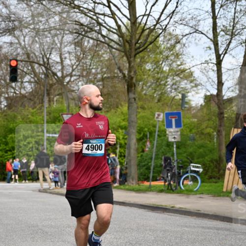 12.04.2026 - 45. Internationalen Wilhelmsburger Insellauf J. Mangold http://msf.ph/oto/9519104 12.04.2026 13:27:00 Ziel 2721, 3756, 3755, 2968, 2306, 2969, 3888, 3960, 3955, 4900, 2944, 2945, 5222, 3215 meine-sportfotos.de