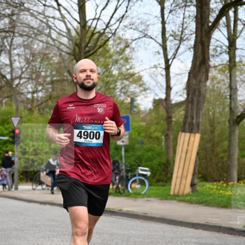 12.04.2026 - 45. Internationalen Wilhelmsburger Insellauf J. Mangold http://msf.ph/oto/9519110 12.04.2026 13:27:01 Ziel 2721, 3756, 3755, 2968, 2306, 2969, 3888, 3960, 3955, 4900, 2944, 2945, 5222, 3215 meine-sportfotos.de