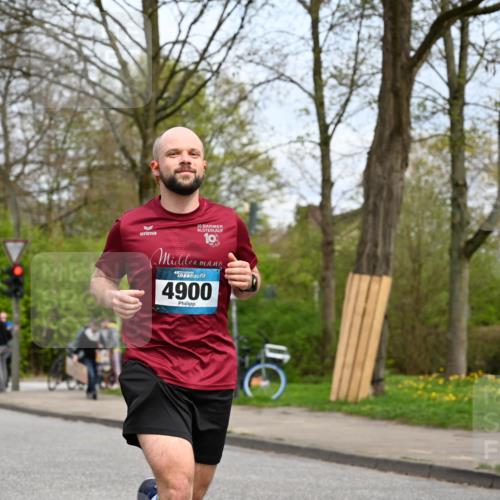 12.04.2026 - 45. Internationalen Wilhelmsburger Insellauf J. Mangold http://msf.ph/oto/9519111 12.04.2026 13:27:01 Ziel 2721, 3756, 3755, 2968, 2306, 2969, 3888, 3960, 3955, 4900, 2944, 2945, 5222, 3215 meine-sportfotos.de