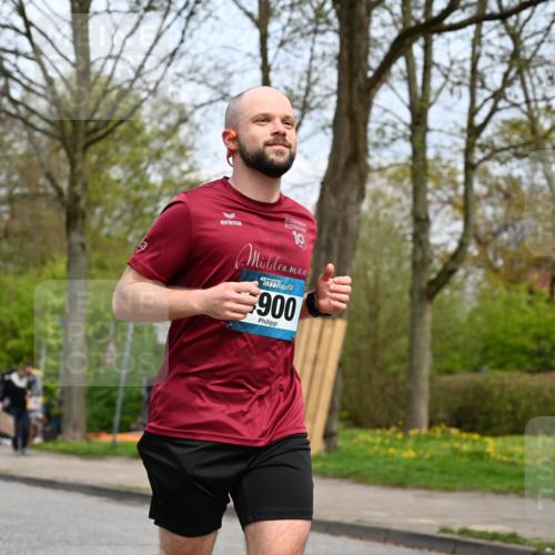 12.04.2026 - 45. Internationalen Wilhelmsburger Insellauf J. Mangold http://msf.ph/oto/9519115 12.04.2026 13:27:01 Ziel 2721, 3756, 3755, 2968, 2306, 2969, 3888, 3960, 3955, 4900, 2944, 2945, 5222, 3215 meine-sportfotos.de