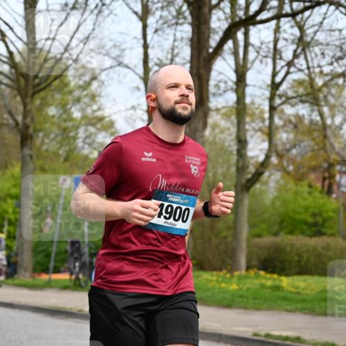 12.04.2026 - 45. Internationalen Wilhelmsburger Insellauf J. Mangold http://msf.ph/oto/9519116 12.04.2026 13:27:01 Ziel 2721, 3756, 3755, 2968, 2306, 2969, 3888, 3960, 3955, 4900, 2944, 2945, 5222, 3215 meine-sportfotos.de