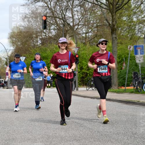 12.04.2026 - 45. Internationalen Wilhelmsburger Insellauf J. Mangold http://msf.ph/oto/9519119 12.04.2026 13:27:12 Ziel 2968, 2306, 2969, 3888, 3960, 3955, 4900, 2944, 2945, 5222, 3215, 2756, 2180, 3132, 2875, 3938, 3937 meine-sportfotos.de