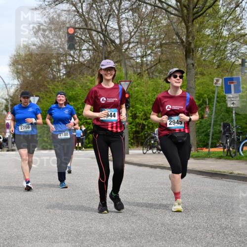 12.04.2026 - 45. Internationalen Wilhelmsburger Insellauf J. Mangold http://msf.ph/oto/9519120 12.04.2026 13:27:12 Ziel 2968, 2306, 2969, 3888, 3960, 3955, 4900, 2944, 2945, 5222, 3215, 2756, 2180, 3132, 2875, 3938, 3937 meine-sportfotos.de