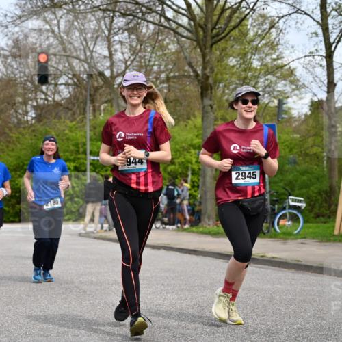 12.04.2026 - 45. Internationalen Wilhelmsburger Insellauf J. Mangold http://msf.ph/oto/9519126 12.04.2026 13:27:13 Ziel 2968, 2306, 2969, 3888, 3960, 3955, 4900, 2944, 2945, 5222, 3215, 2756, 2180, 3132, 2875, 3938, 3937 meine-sportfotos.de