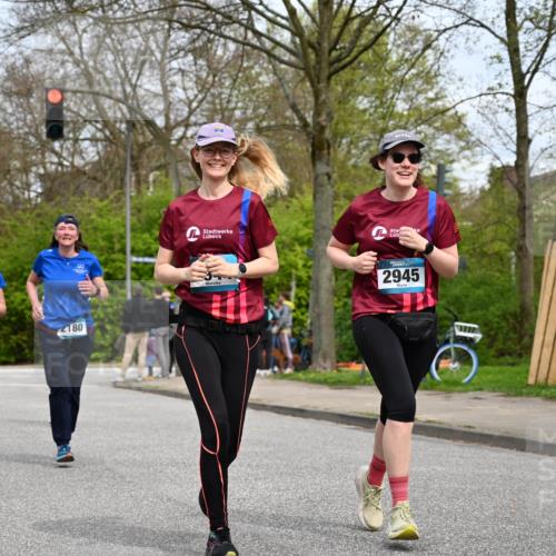 12.04.2026 - 45. Internationalen Wilhelmsburger Insellauf J. Mangold http://msf.ph/oto/9519127 12.04.2026 13:27:13 Ziel 2968, 2306, 2969, 3888, 3960, 3955, 4900, 2944, 2945, 5222, 3215, 2756, 2180, 3132, 2875, 3938, 3937 meine-sportfotos.de