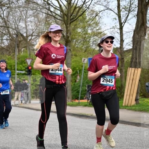 12.04.2026 - 45. Internationalen Wilhelmsburger Insellauf J. Mangold http://msf.ph/oto/9519130 12.04.2026 13:27:13 Ziel 2968, 2306, 2969, 3888, 3960, 3955, 4900, 2944, 2945, 5222, 3215, 2756, 2180, 3132, 2875, 3938, 3937 meine-sportfotos.de