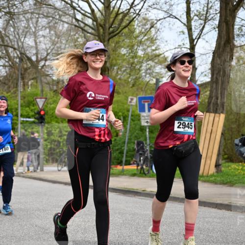 12.04.2026 - 45. Internationalen Wilhelmsburger Insellauf J. Mangold http://msf.ph/oto/9519131 12.04.2026 13:27:13 Ziel 2968, 2306, 2969, 3888, 3960, 3955, 4900, 2944, 2945, 5222, 3215, 2756, 2180, 3132, 2875, 3938, 3937 meine-sportfotos.de